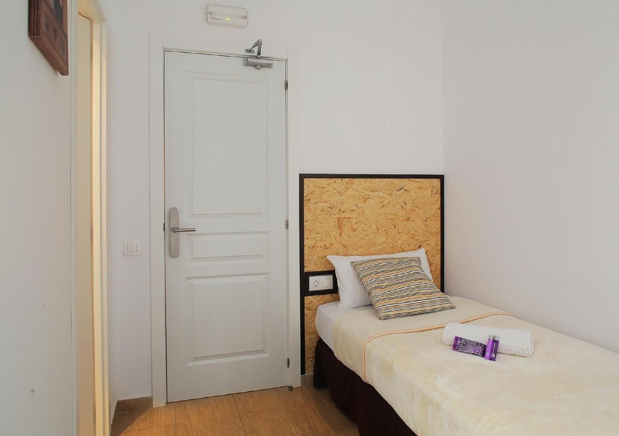 Hostal Balkonis Барселона Екстер'єр фото